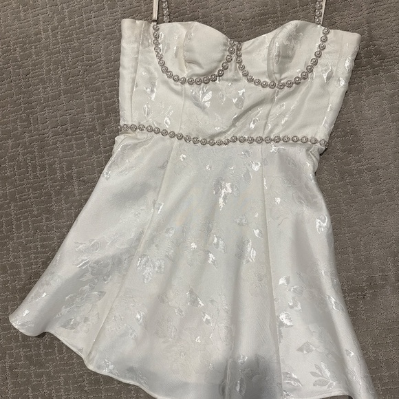 The Gianna Dress in White Baroque Floral size 6 - Picture 3 of 3